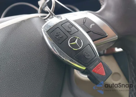 2013 Mercedes-Benz C 250 Luxury z USA, uszkodzony, nr VIN WDDGF4HB7DF974027